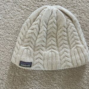 Patagonia women’s cable beanie. BIrch White. OS
